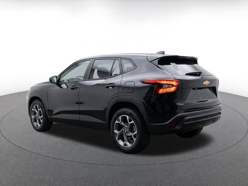 Used 2025 Chevrolet Trax LT FWD image 7