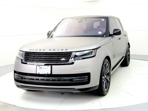 Used 2023 Land Rover Range Rover SE image 2