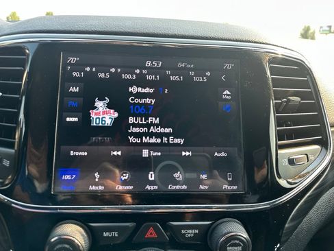 Used 2019 Jeep Grand Cherokee Altitude AWD/4WD image 3