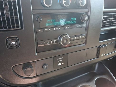 Used 2018 Chevrolet Express 2500 w/ Driver Convenience Package RWD image 16