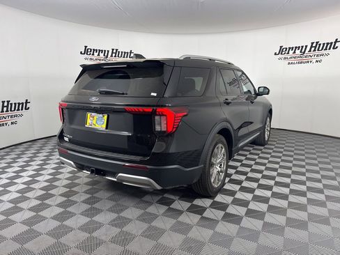 Used 2025 Ford Explorer Platinum RWD image 8