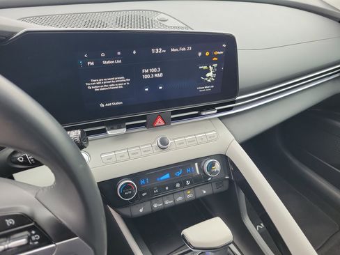 Used 2023 Hyundai Elantra Limited image 28