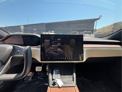 Used 2022 Tesla Model S Standard Range AWD/4WD image 11