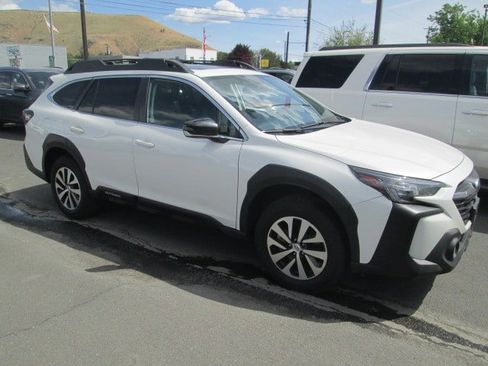 Used 2023 Subaru Outback Premium AWD/4WD image 1