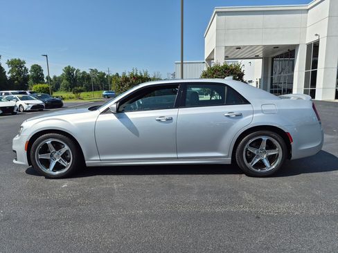 Used 2023 Chrysler 300 S w/ Comfort Group RWD image 8
