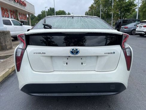 Used 2017 Toyota Prius Two w/ Carpet Mat Package FWD image 5