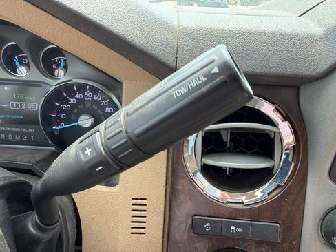 Used 2014 Ford F250 Lariat w/ Lariat Ultimate Package AWD/4WD image 28