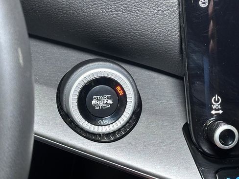 Certified 2024 Jeep Wagoneer Series II w/ Convenience Group I image 40