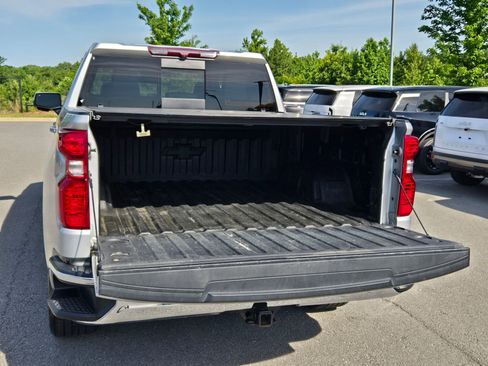 Used 2022 Chevrolet Silverado 1500 LT w/ Safety Package AWD/4WD image 18