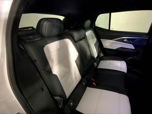 Used 2025 Chevrolet Equinox EV LT FWD image 23