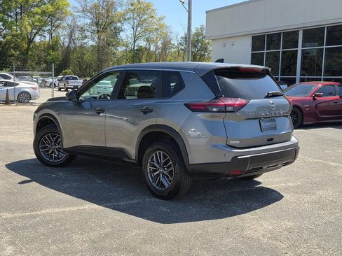 Used 2024 Nissan Rogue S FWD image 5