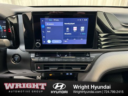 Used 2025 Toyota Camry SE w/ Convenience Package image 25