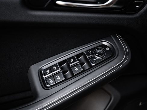 Certified 2025 Porsche Macan S AWD/4WD image 22