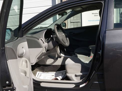 Used 2009 Toyota Corolla SEDAN 4D image 32