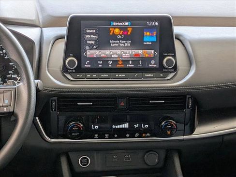 Used 2021 Nissan Rogue SV FWD image 13