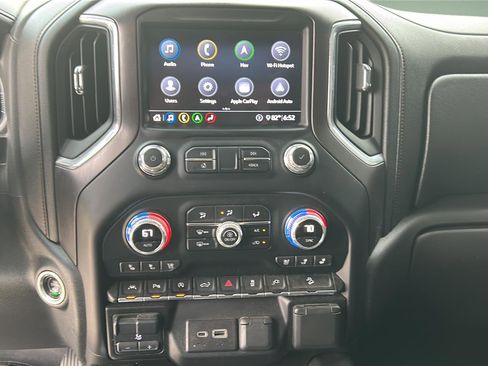 Used 2020 GMC Sierra 1500 AT4 w/ AT4 Premium Package AWD/4WD image 9