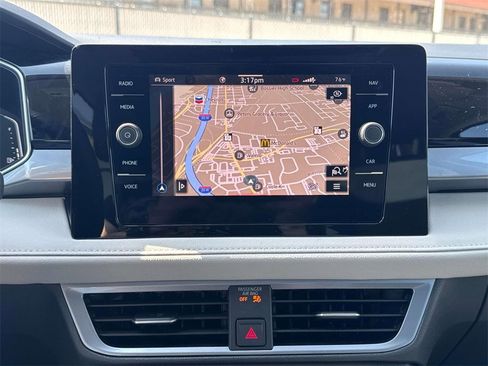 Used 2025 Volkswagen Taos SEL image 15