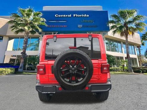 Certified 2025 Jeep Wrangler Unlimited Sahara w/ Safety Group AWD/4WD image 6