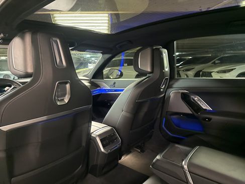 Used 2023 BMW 740i w/ Parking Assistance Package image 10