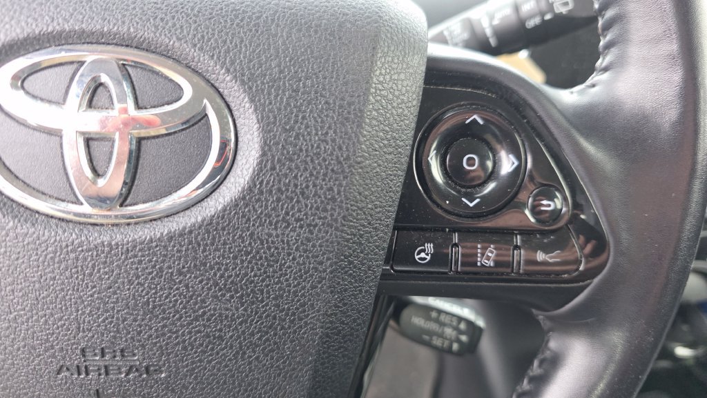 Used 2022 Toyota Prius L Eco FWD image 15