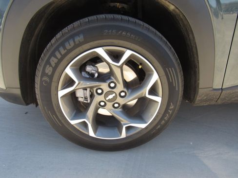 Used 2025 Chevrolet Trax LT w/ LT Convenience Package image 5