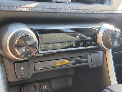 Used 2025 Toyota RAV4 XLE image 25