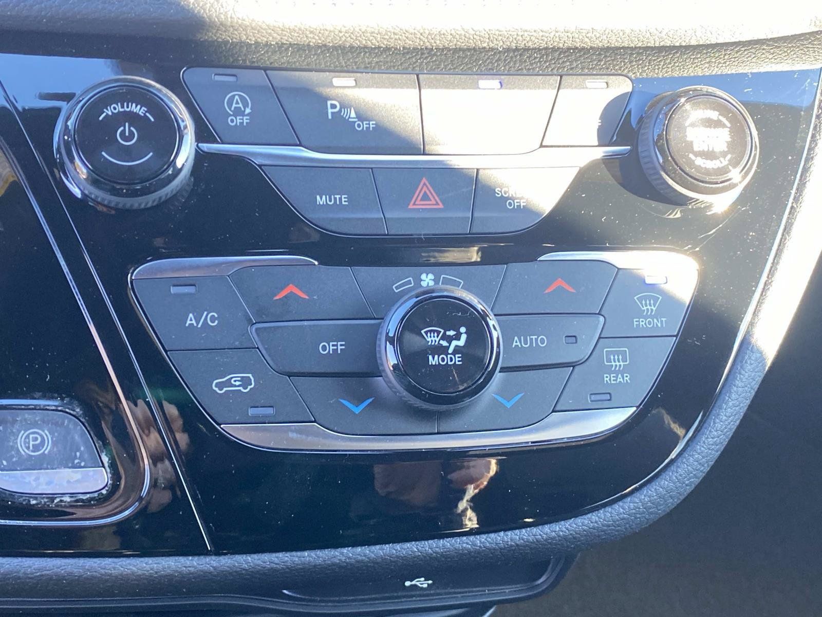 New 2026 Chrysler Pacifica Select FWD image 13