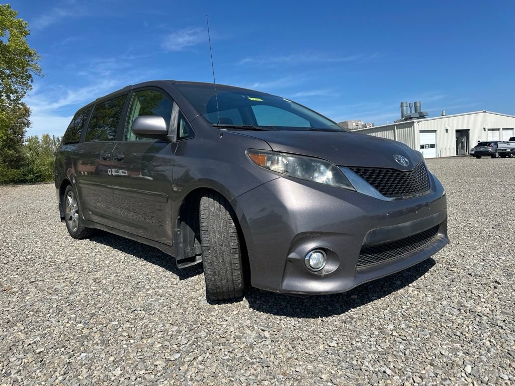 Used 2011 Toyota Sienna SE w/ Preferred Pkg FWD image 12