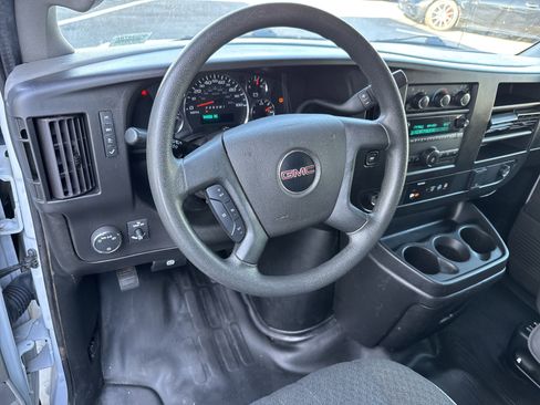 Used 2022 GMC Savana 2500 image 18