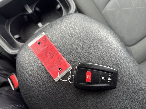 Used 2024 Toyota RAV4 XLE image 31