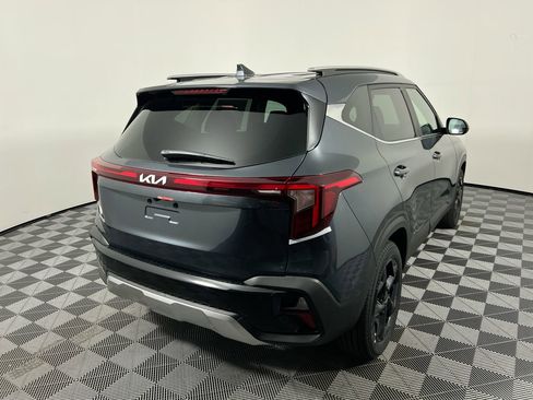 New 2026 Kia Seltos EX FWD image 3