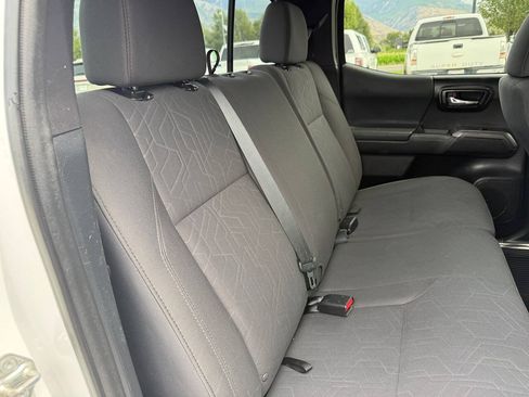 Used 2019 Toyota Tacoma TRD Off-Road w/ Technology Package AWD/4WD image 18