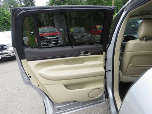 Used 2019 Lincoln MKT AWD image 20