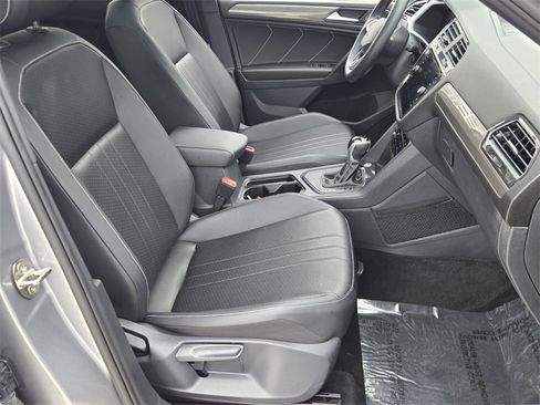 Used 2023 Volkswagen Tiguan SE R-Line image 16