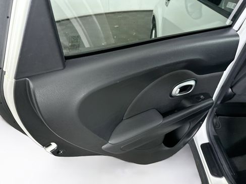 Used 2016 Kia Soul image 24