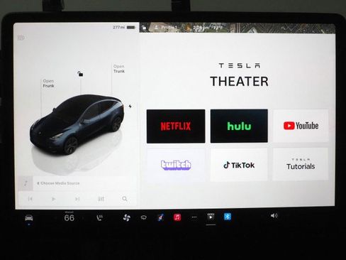 Used 2025 Tesla Model Y AWD image 36