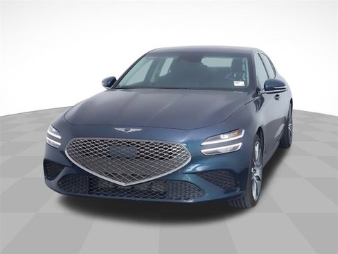 Used 2025 Genesis G70 2.5T image 33