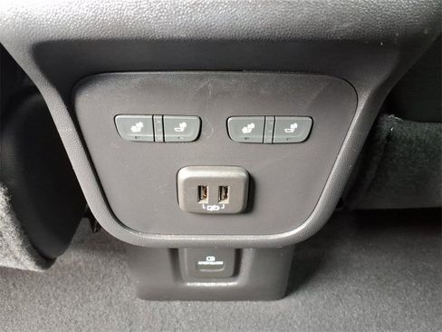 Used 2023 Chevrolet Equinox Premier image 32