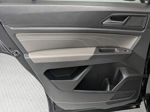 Used 2022 Volkswagen Atlas Cross Sport SE w/ Panoramic Sunroof Package image 17