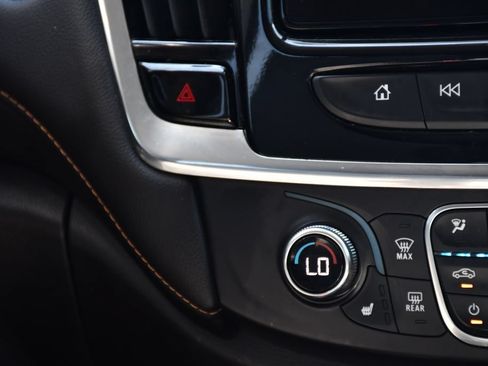 Used 2020 Chevrolet Traverse LT FWD image 28