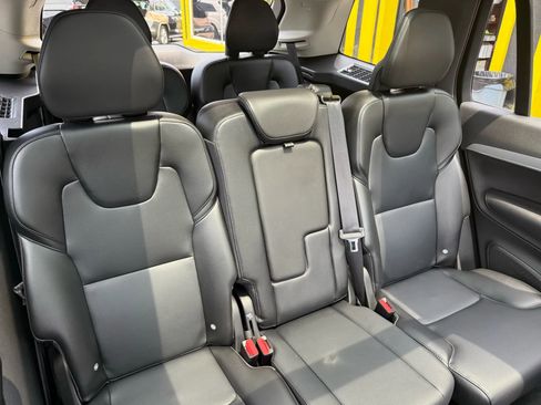 Used 2022 Volvo XC90 T5 Momentum w/ Climate Package image 22