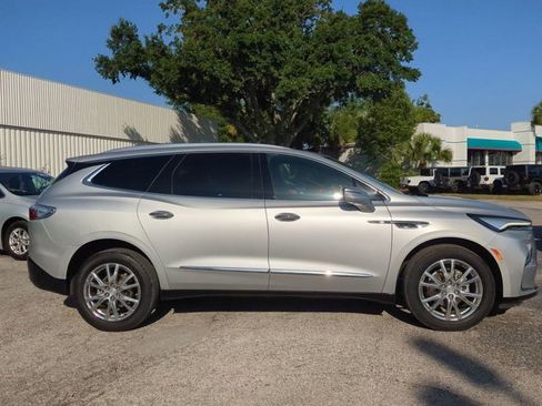 Used 2022 Buick Enclave Essence w/ Experience Buick Package image 3