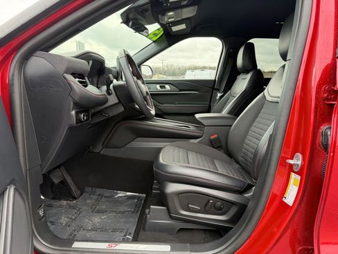 Used 2025 Ford Explorer ST-Line AWD/4WD image 19