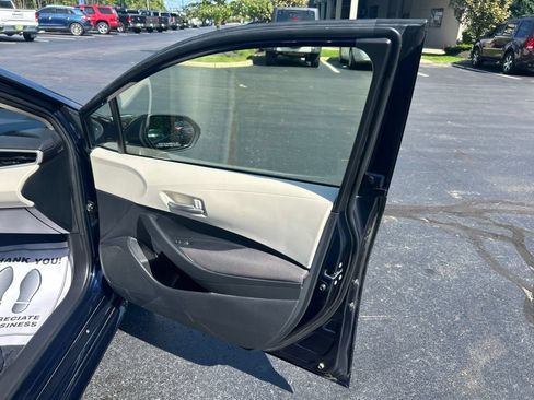 Used 2021 Toyota Corolla LE w/ LE Convenience Package FWD image 32