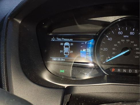 Used 2018 Ford Explorer XLT image 18