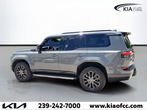 Used 2024 Lexus GX 550 w/ Accessory Package (Z1) AWD/4WD image 4