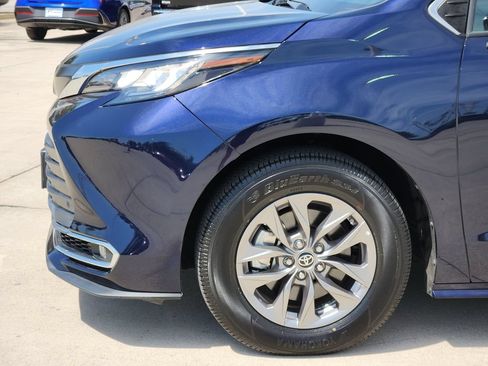 Used 2023 Toyota Sienna XLE w/ XLE Plus Package AWD/4WD image 8
