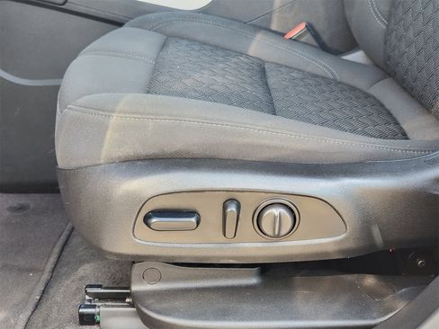 Used 2021 Chevrolet Blazer LT image 23