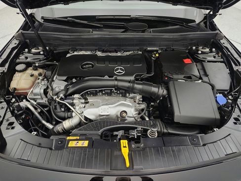 Certified 2022 Mercedes-Benz GLB 250 image 17
