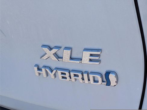 Used 2023 Toyota RAV4 XLE Premium AWD/4WD image 9
